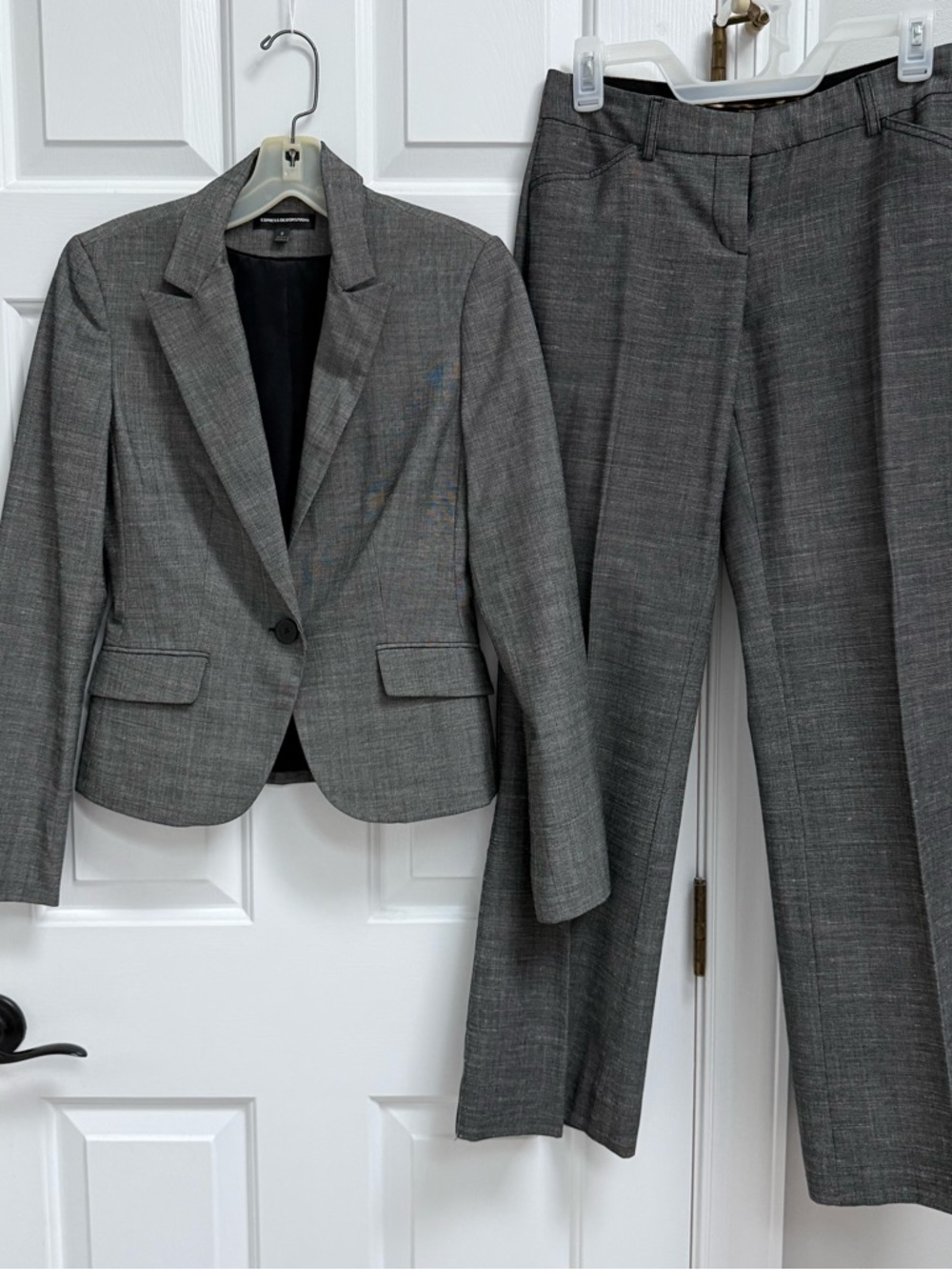 Express Women's Two-Piece Suit Blazer and Trousers - size 0